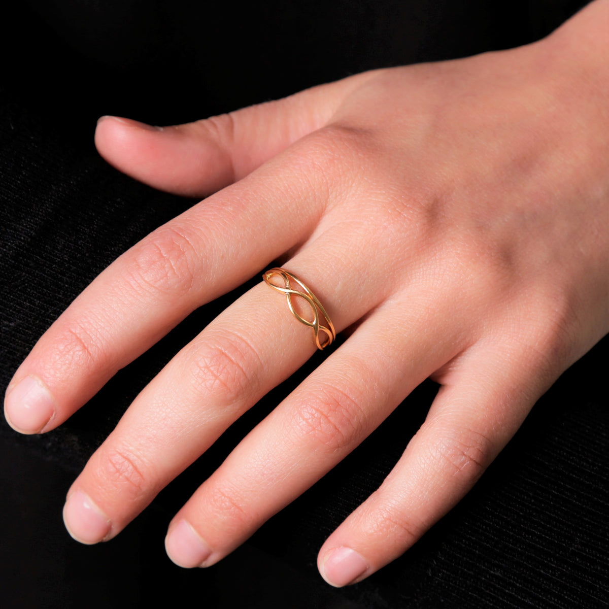 Onatah Yellow Gold Wavy Lines Ring