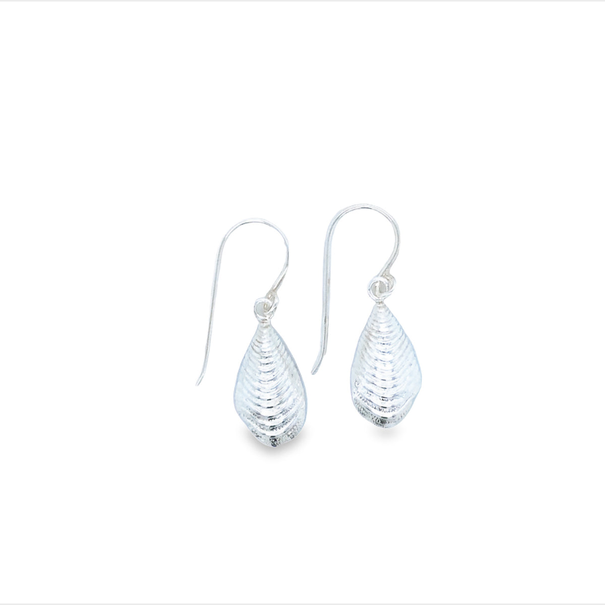 Onatah Sterling Silver Mussell Shell Earrings With Shephooks